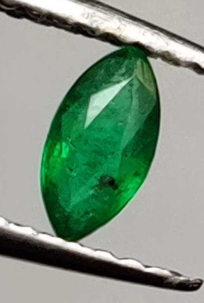Natural 0.28 Ct Emerald For sale . VIDEO