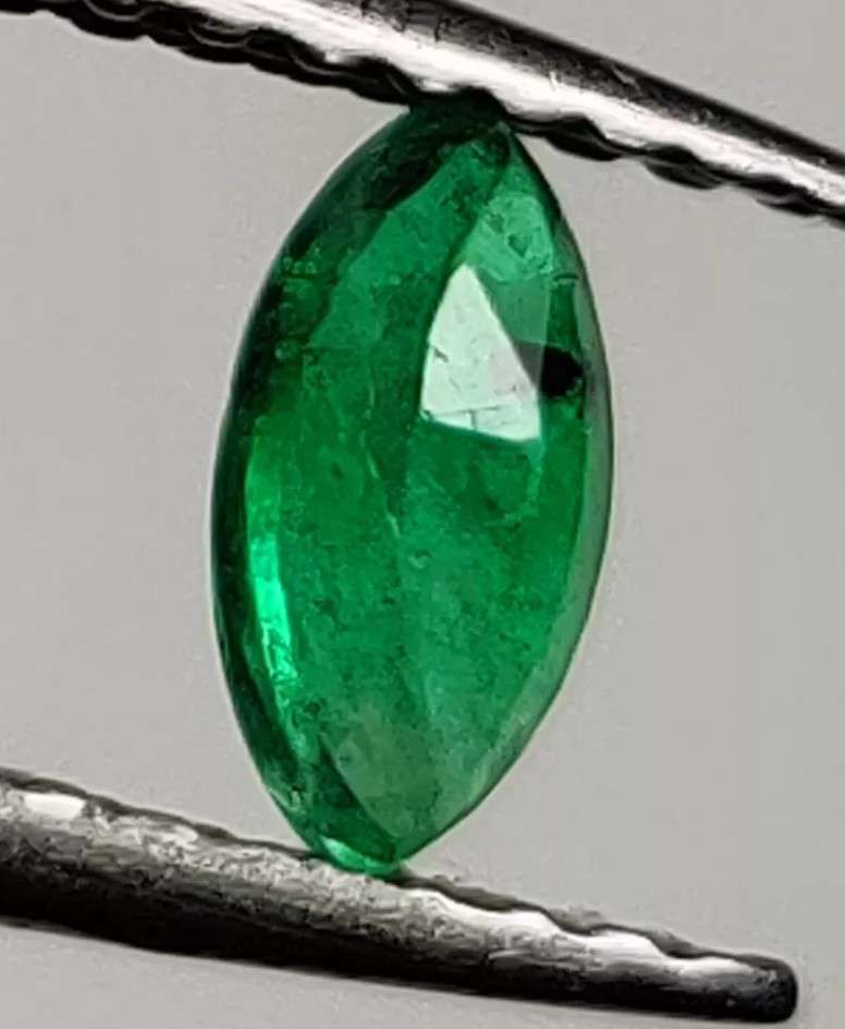Natural 0.28 Ct Emerald For sale . VIDEO