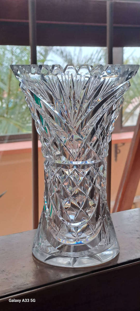 Beautiful thick  heavy large crystal vase 1145 grams