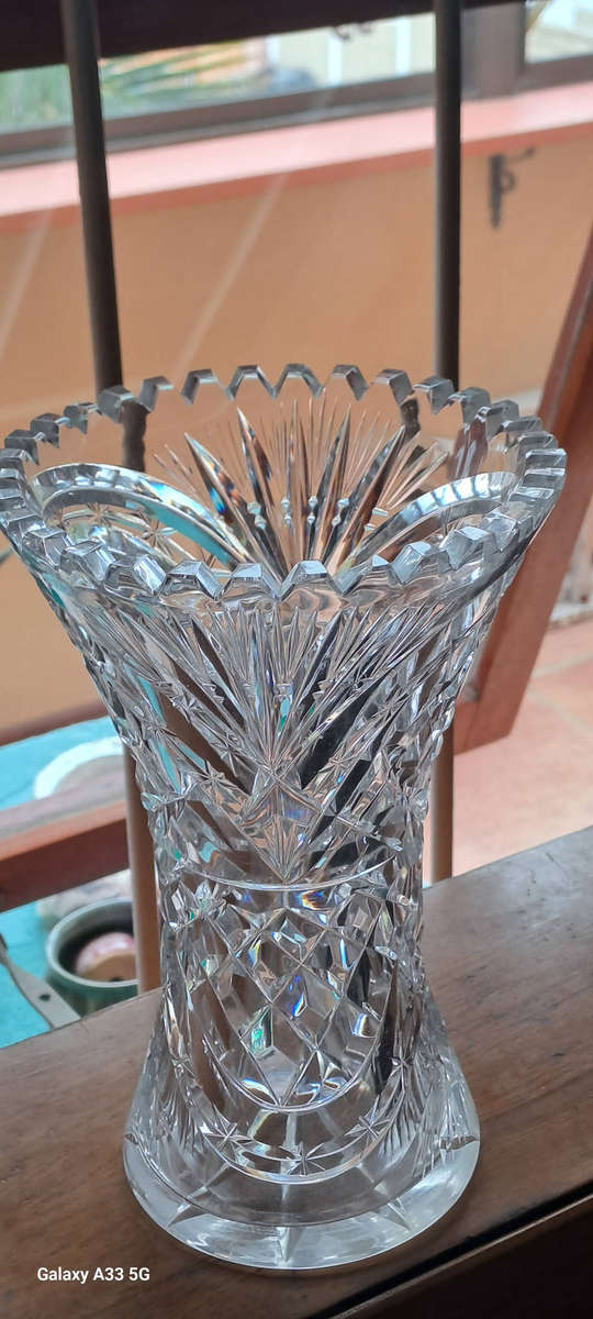 Beautiful thick  heavy large crystal vase 1145 grams