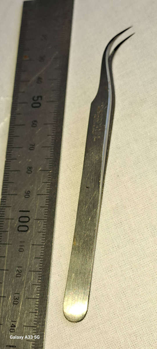 Dumont & Fills Swiss bent tweezers no 7
