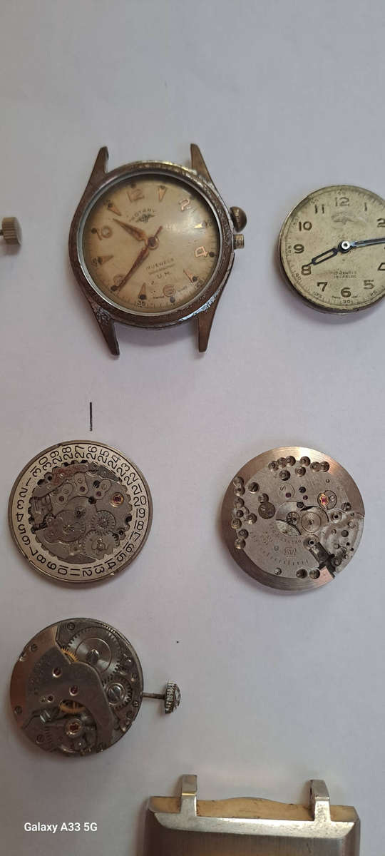Assorted vintage men's watches for spares or repairs
