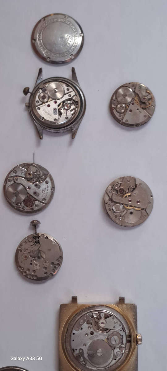 Assorted vintage men's watches for spares or repairs