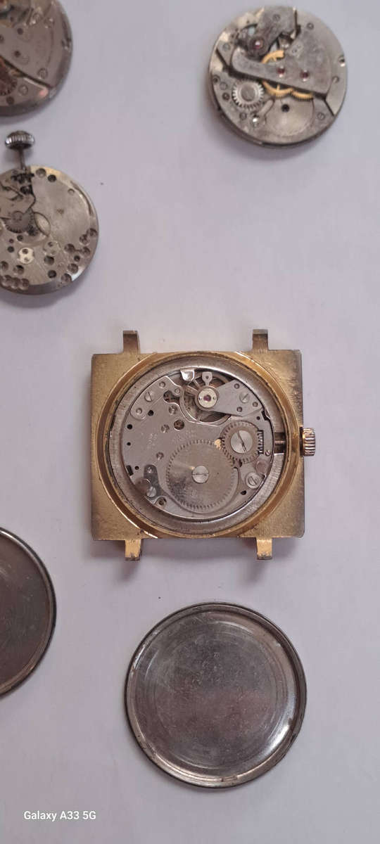 Assorted vintage men's watches for spares or repairs