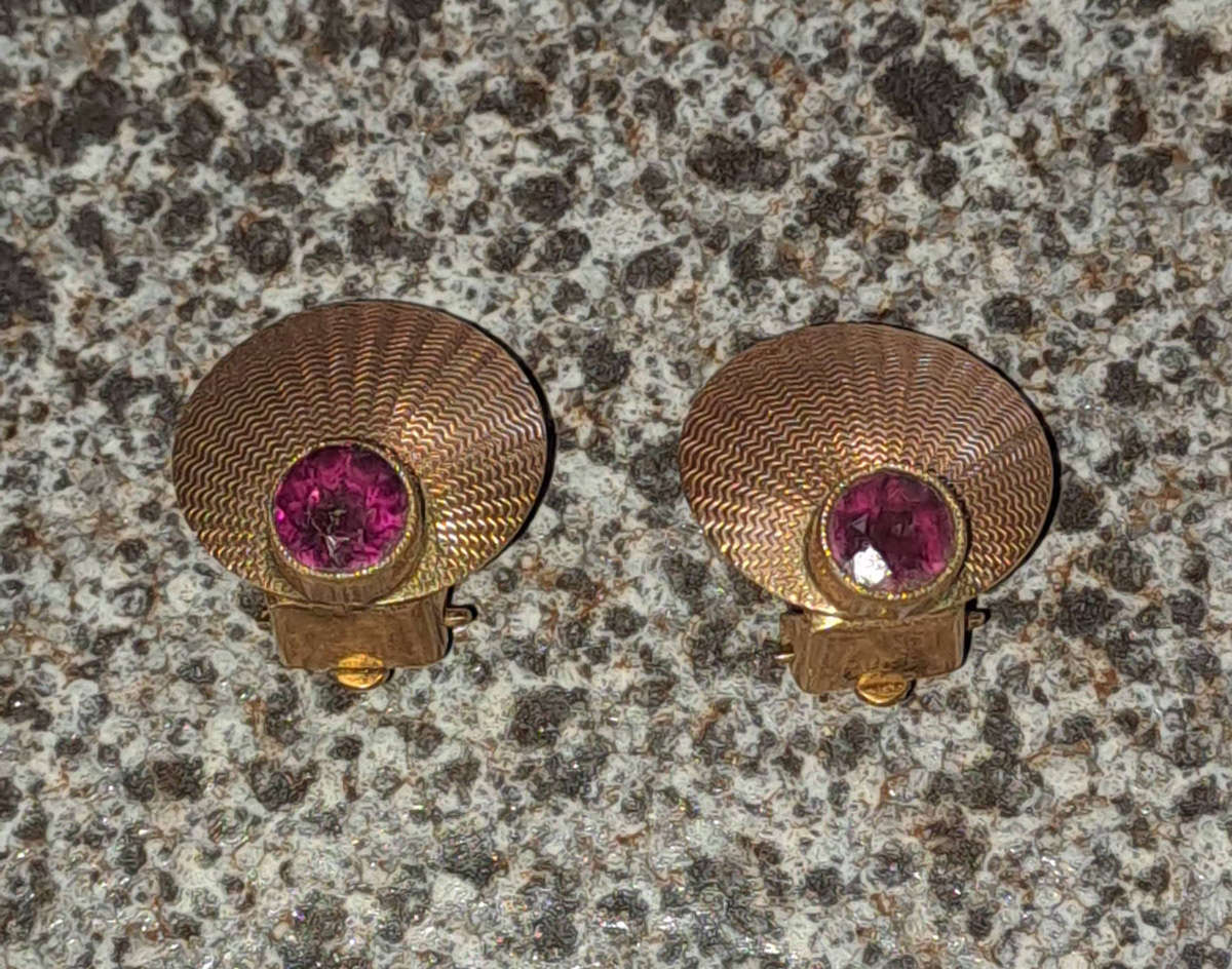 Scallop 9ct Gold and Garnet earings vintage 1930's