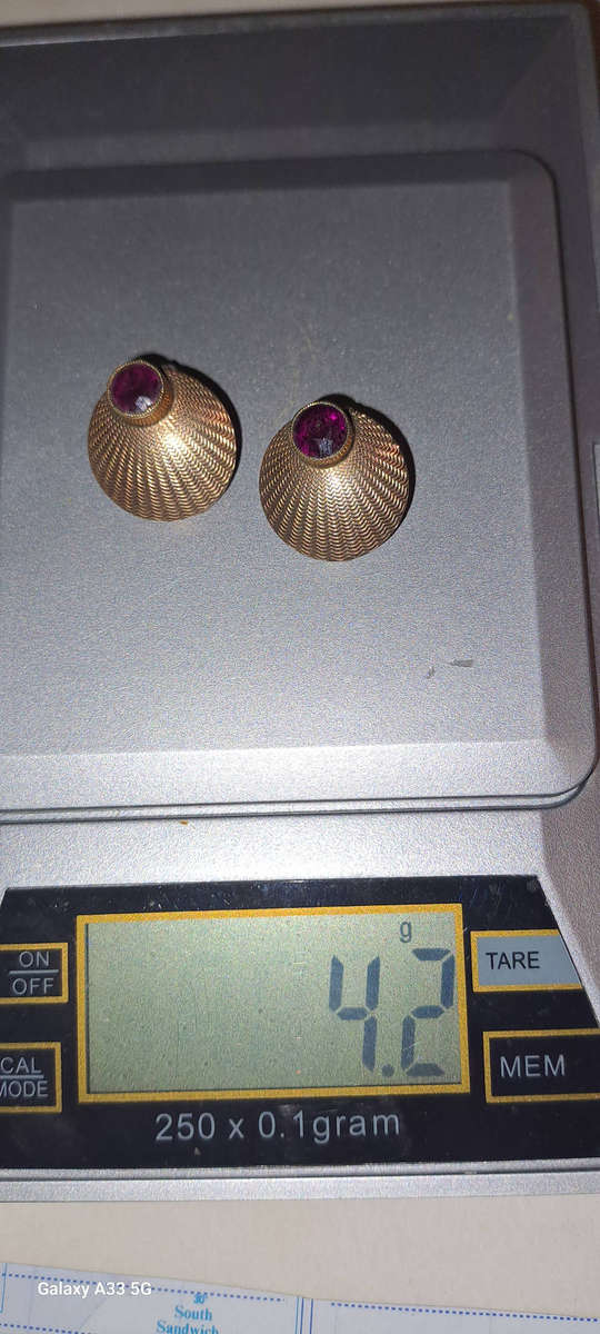 Scallop 9ct Gold and Garnet earings vintage 1930's
