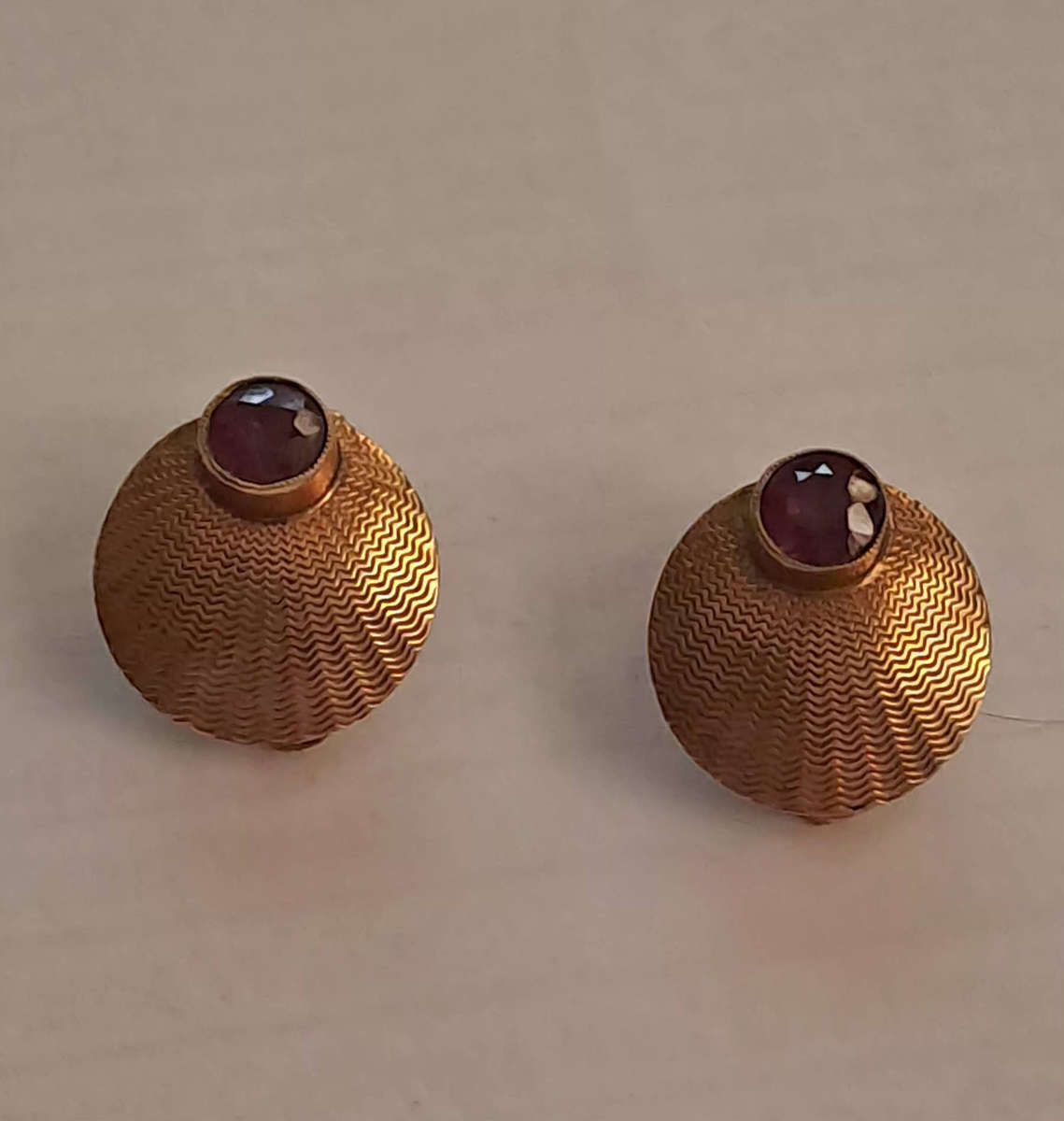 Scallop 9ct Gold and Garnet earings vintage 1930's