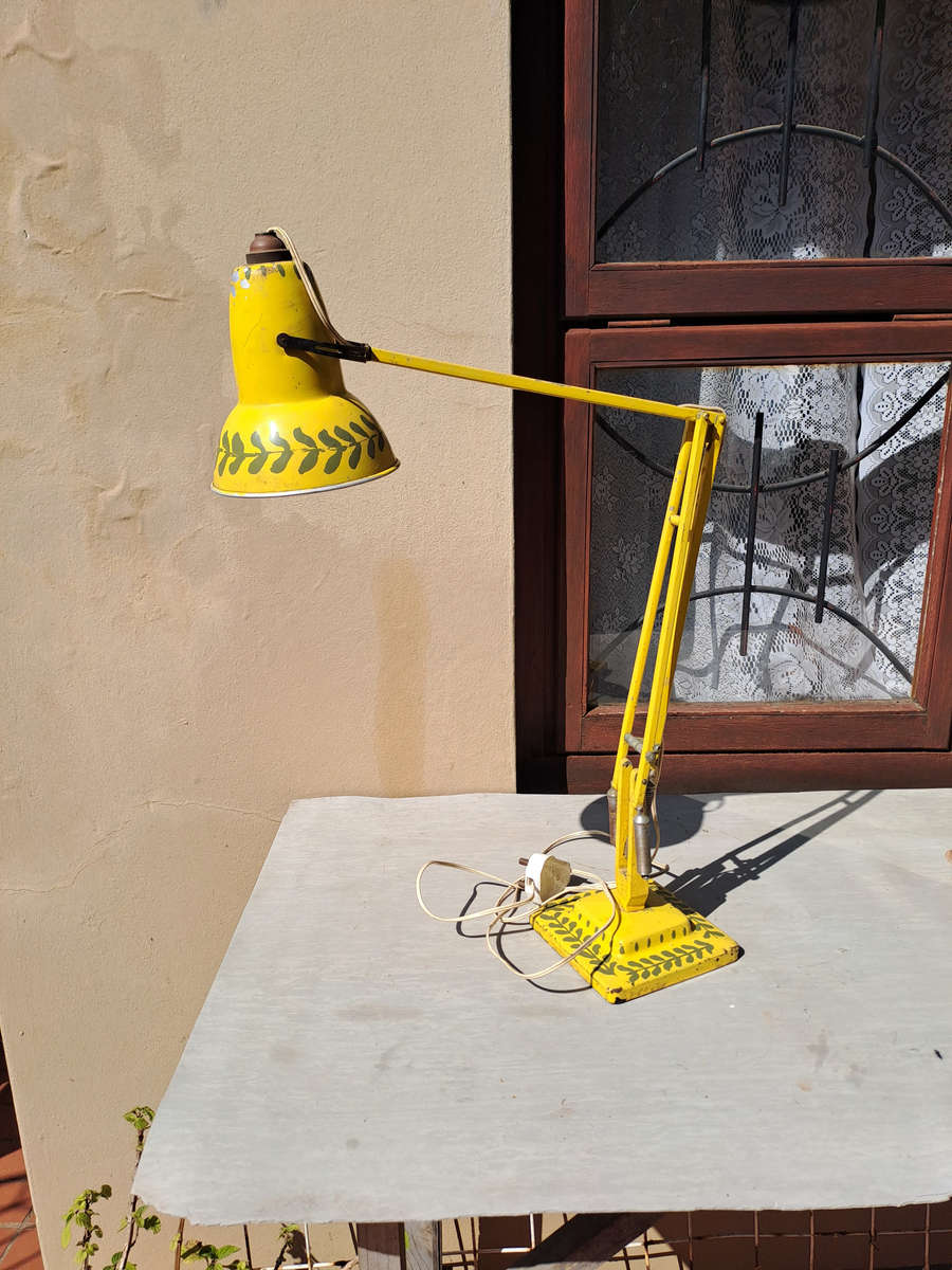 Genuine Vintage THE ANGLEPOISE  swivel and spring desk lamp