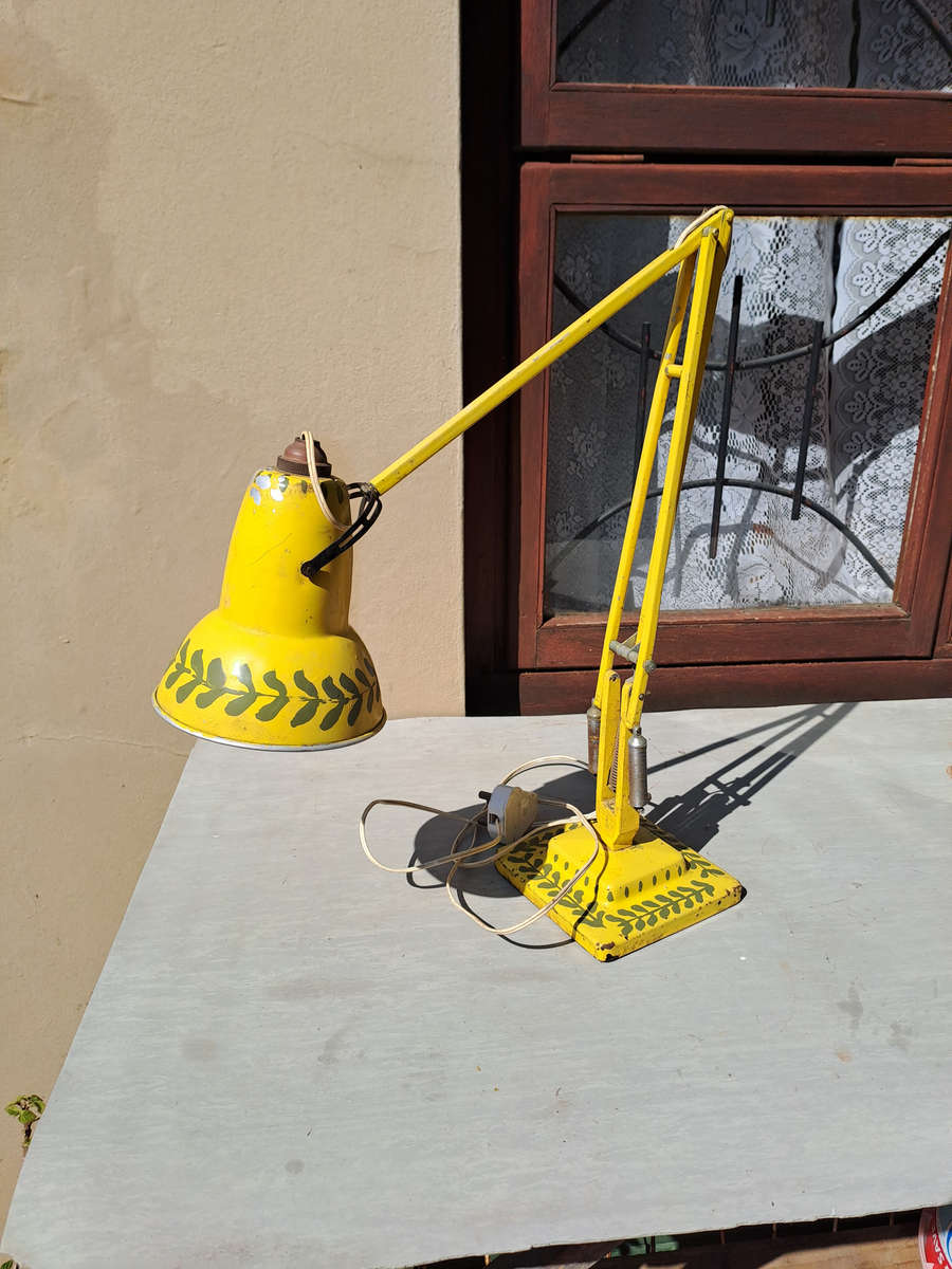 Genuine Vintage THE ANGLEPOISE  swivel and spring desk lamp