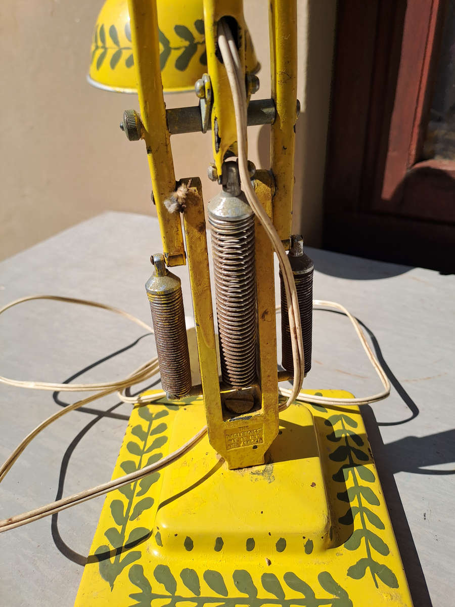 Genuine Vintage THE ANGLEPOISE  swivel and spring desk lamp