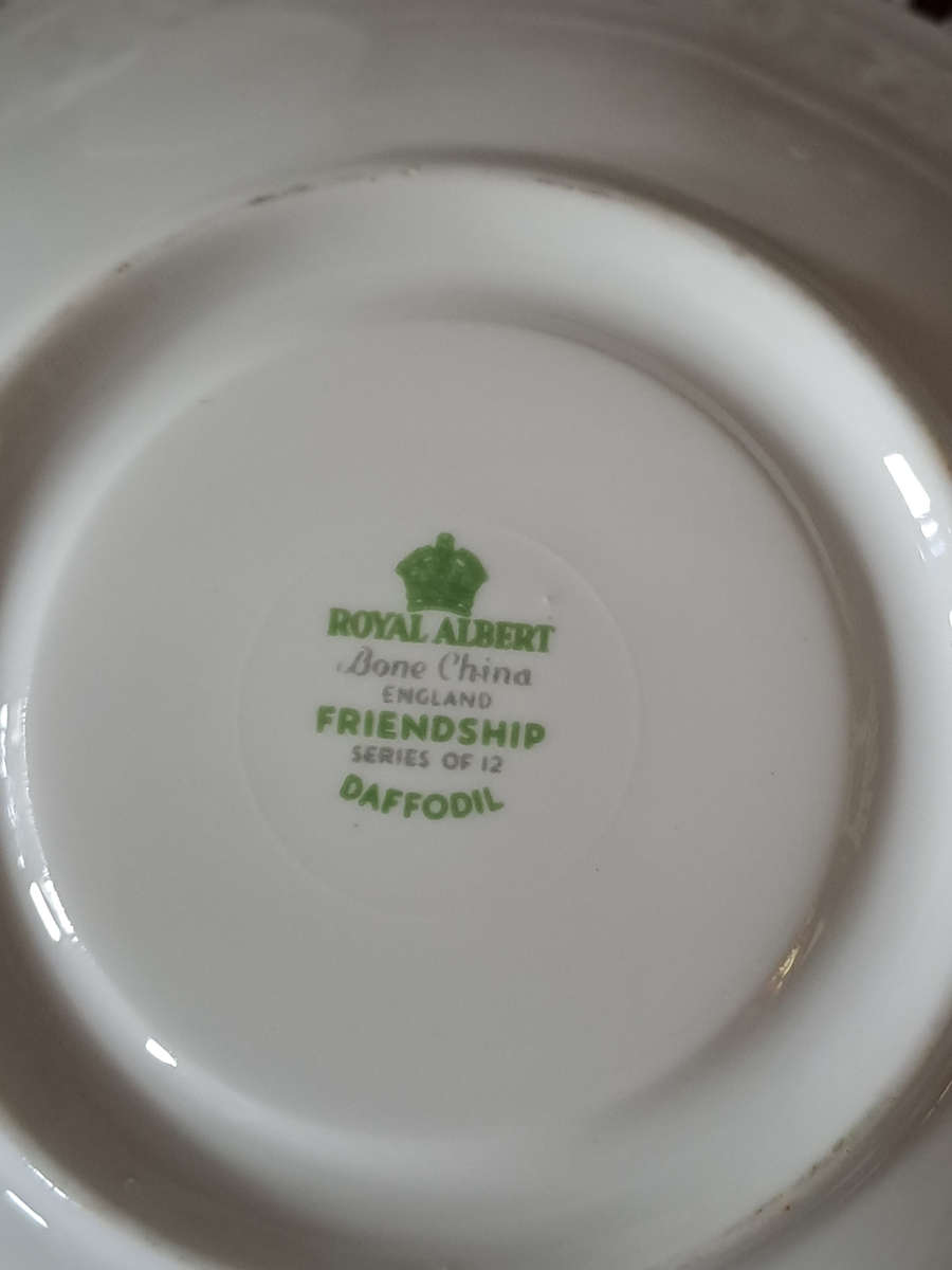 rare  Royal Albert trio Friendship series Daffodil beautiful