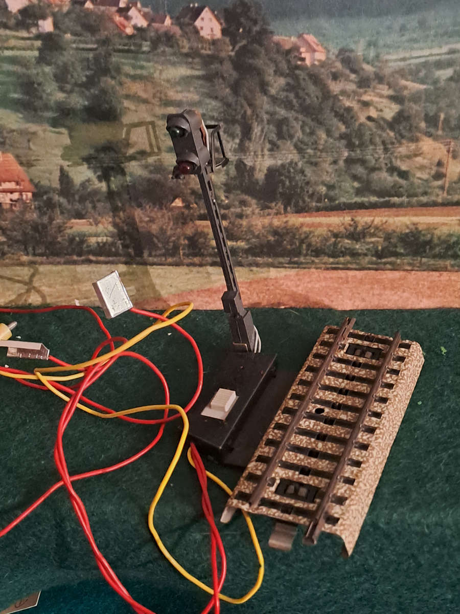 Marklin HO M track and signal 7339