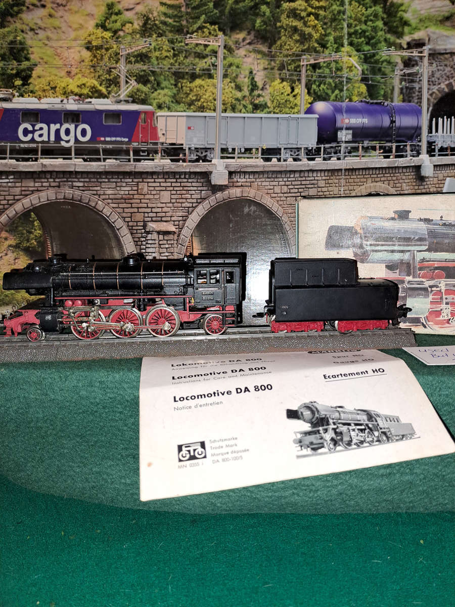 Marklin HO DB steam loc and tender  DB 23014 3005