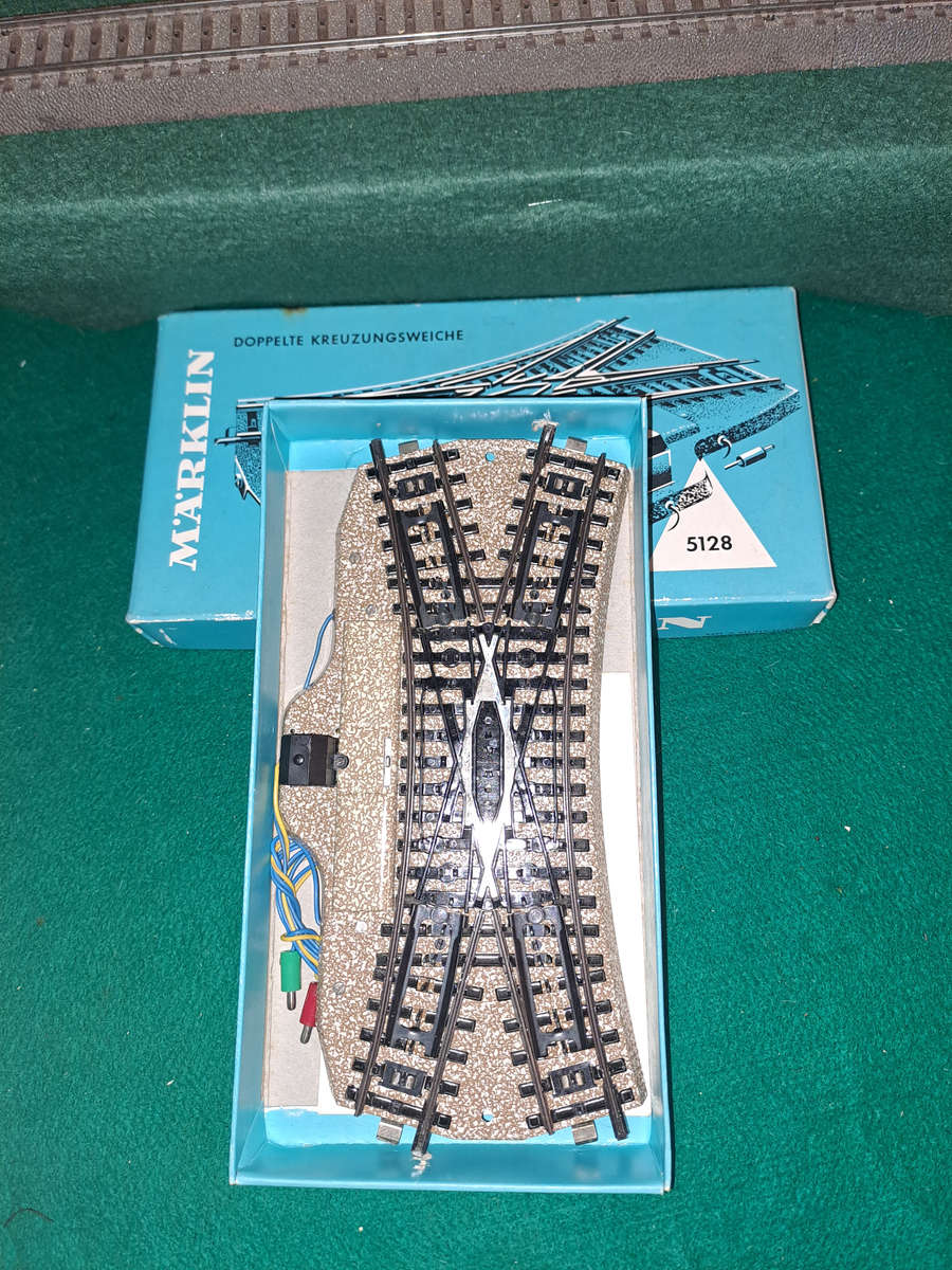 Marklin HO M tack 5128 double cross over electric