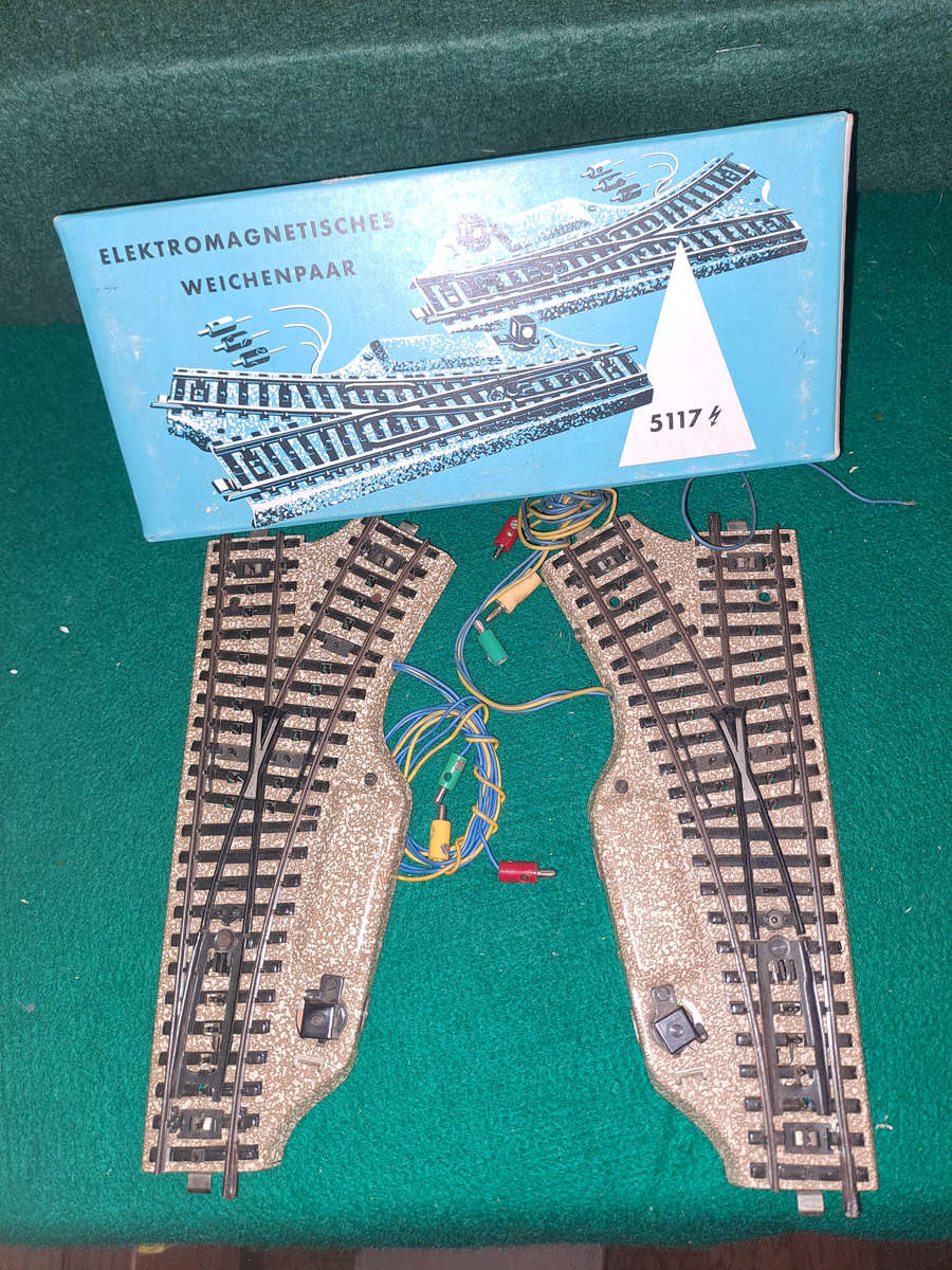 Märklin Ho boxed  5117 electric turn outs L&R IOP