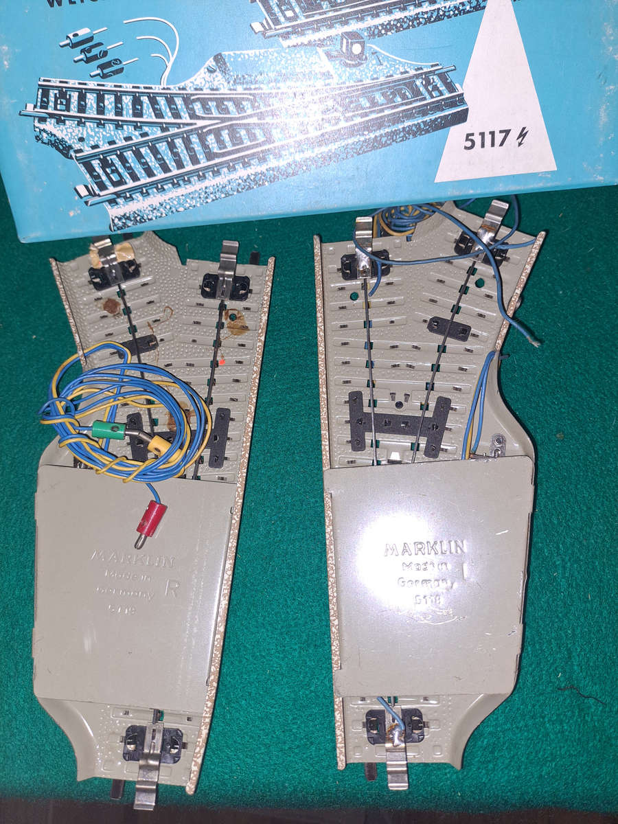 Märklin Ho boxed  5117 electric turn outs L&R IOP