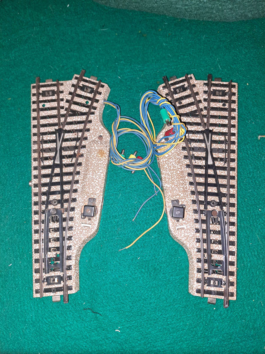 Märklin Ho 5203 & 5204electric turn outs L&R