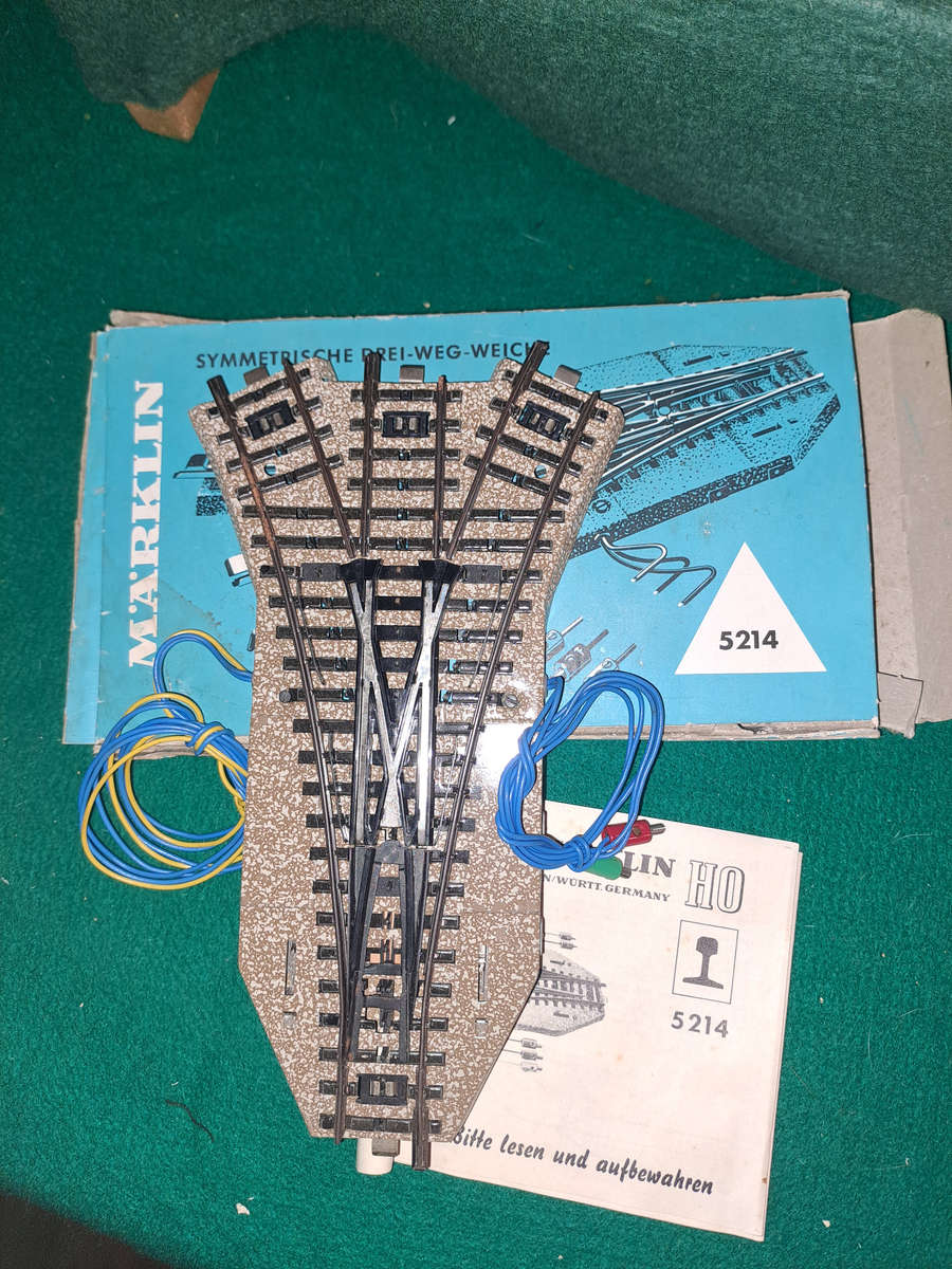Märklin Ho 5214 symetrical 3 way switch New IOP