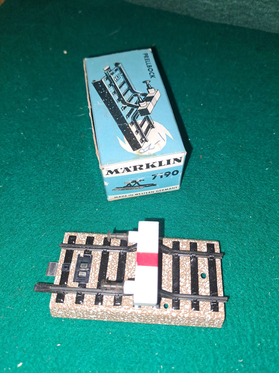 Marklin Ho 7190 rail end bumpers new in box