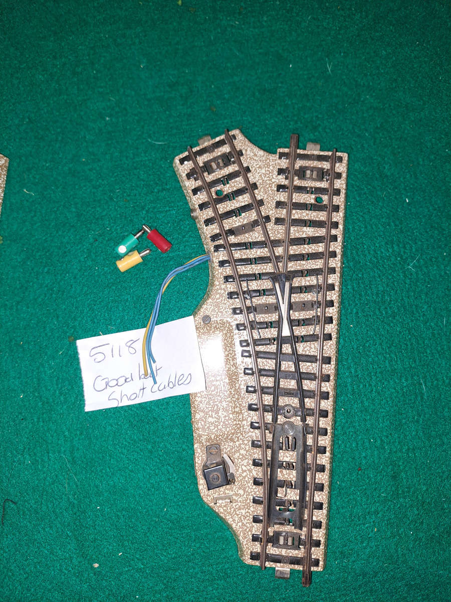 Marklin ho 5118 right turn outs short cable but very good condition