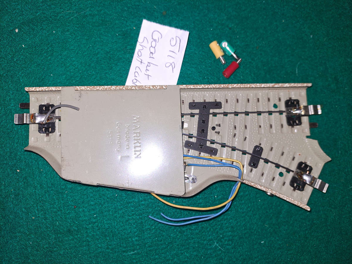 Marklin ho 5118 right turn outs short cable but very good condition