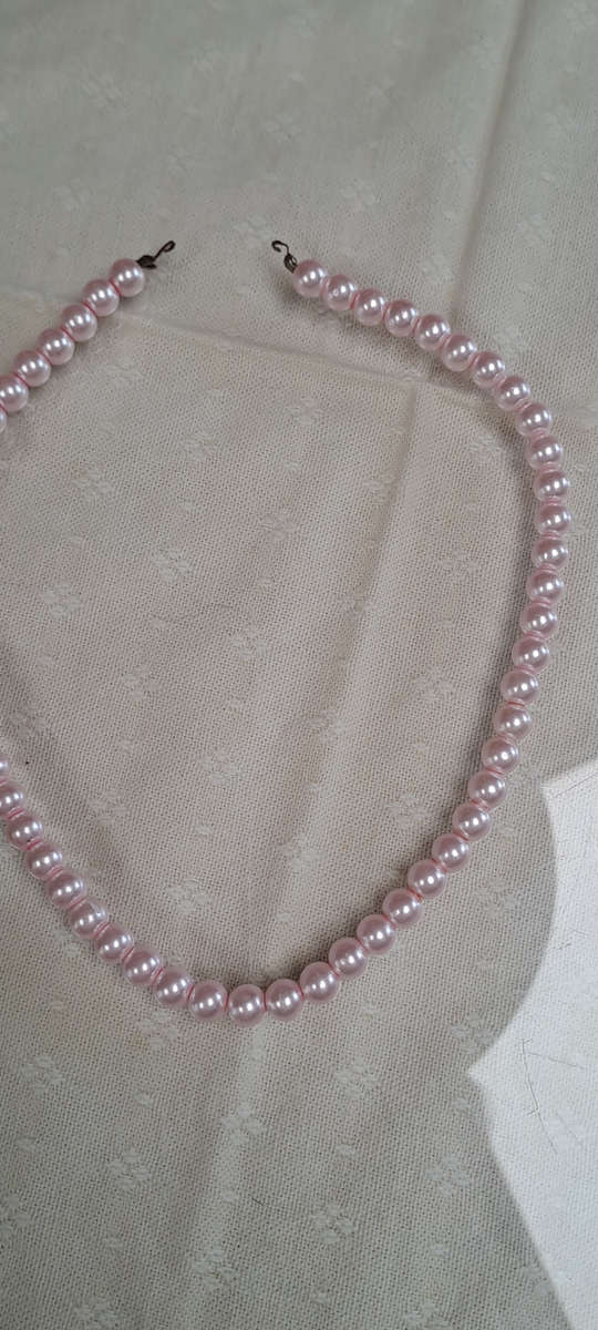 1 strand pale pink costume pearl necklace 43 cm long