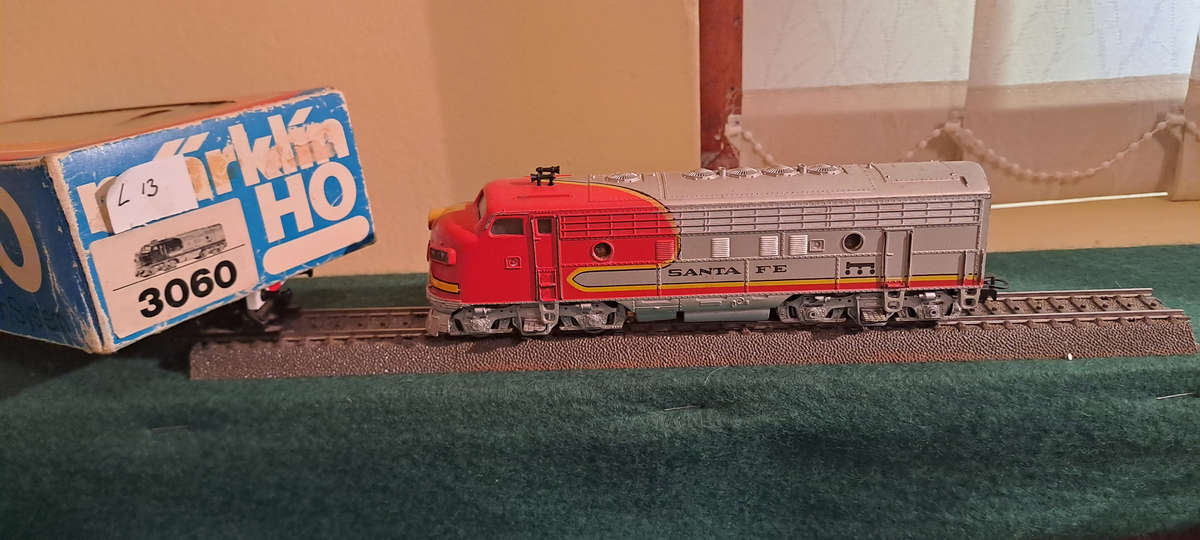 Markli HO 3060 Santa Fe Diesel locomotive in original box