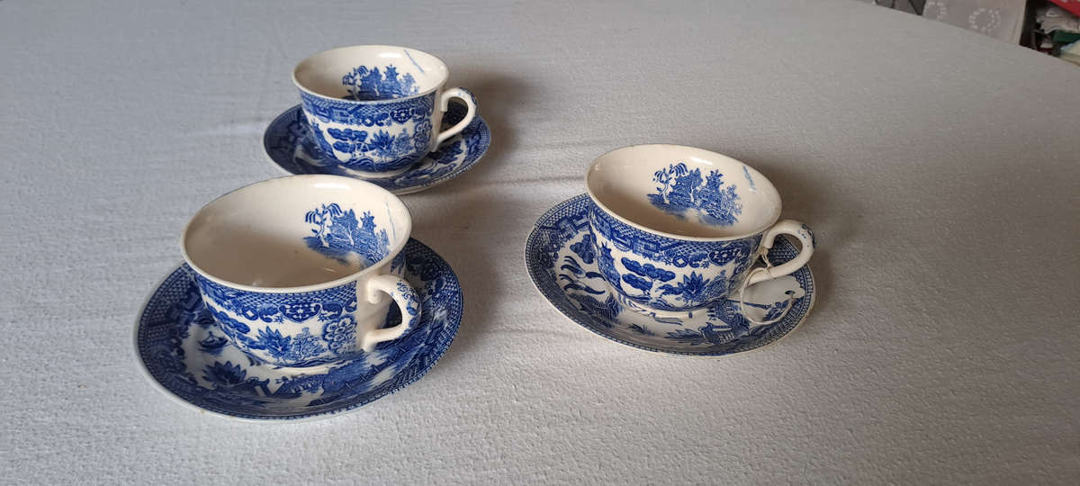 Japan blue and white tea cups and saucers willow