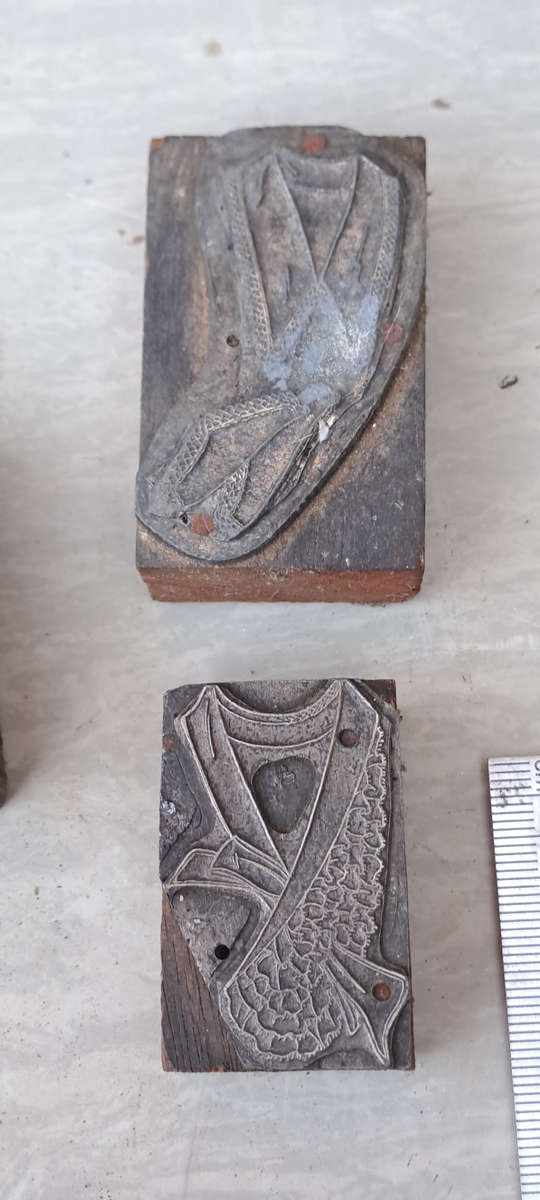 8 Vintage Brands clothing store lead stamps