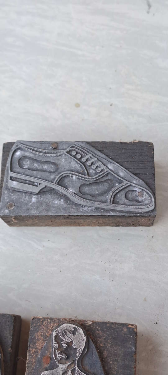 8 Vintage Brands clothing store lead stamps