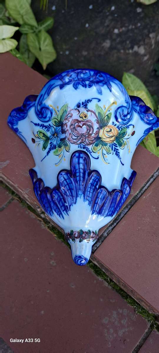 stunning Portuguese decorative wall flower holder Vestal Alcubaca