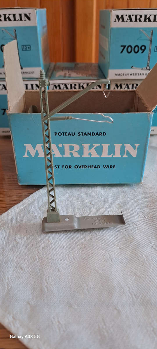 Marklin M track 7009 mast for over head wire new boxed 10 in each box