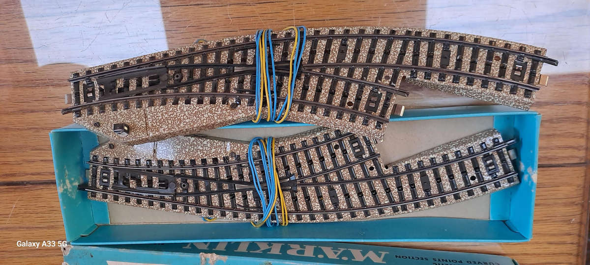 Marklin HO 5140 electromagnetic curved points section like new