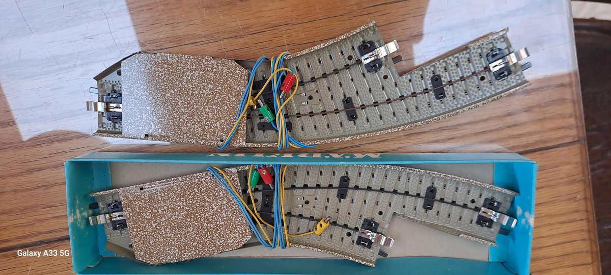 Marklin HO 5140 electromagnetic curved points section like new