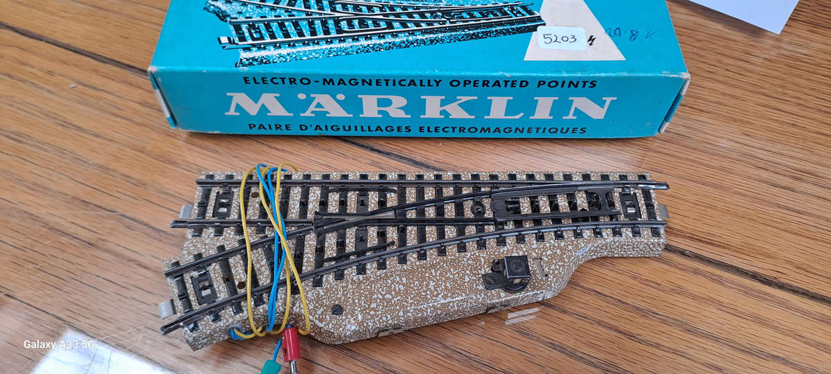 Marklin HO 5203 electric turn out/points Left