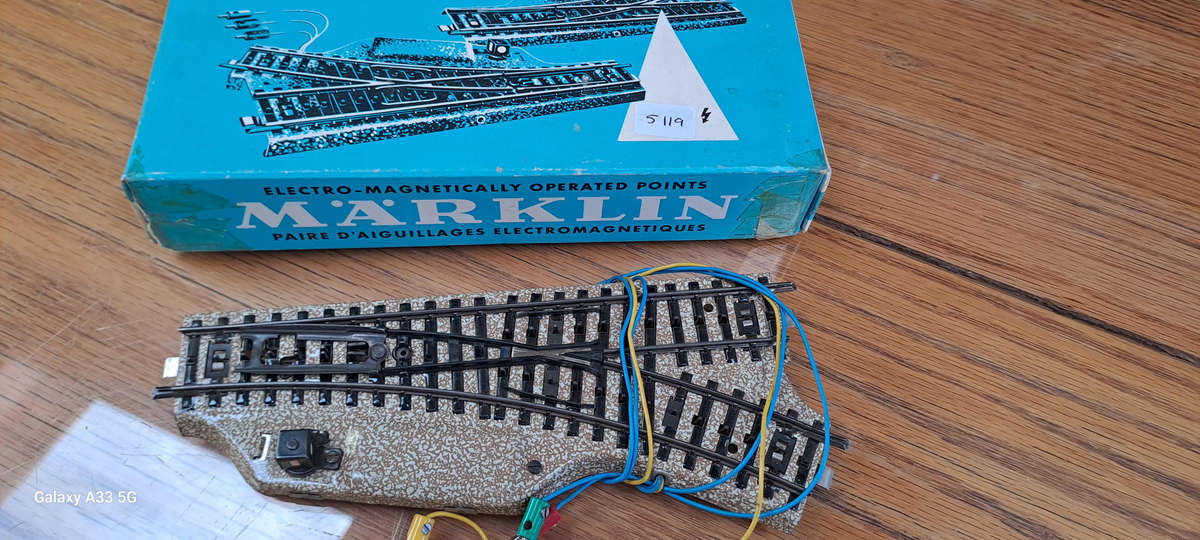 Marklin HO 5119 electric turn out/points Right