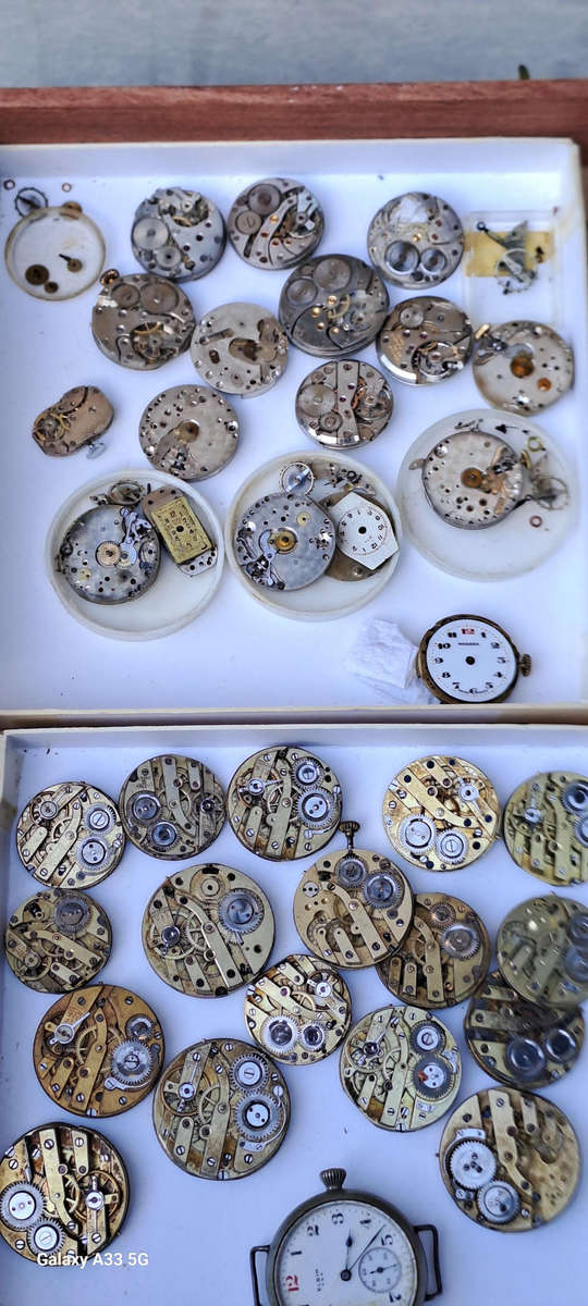 Draw 37 full of vintage watch movements