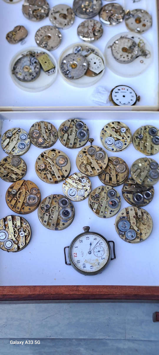 Draw 37 full of vintage watch movements