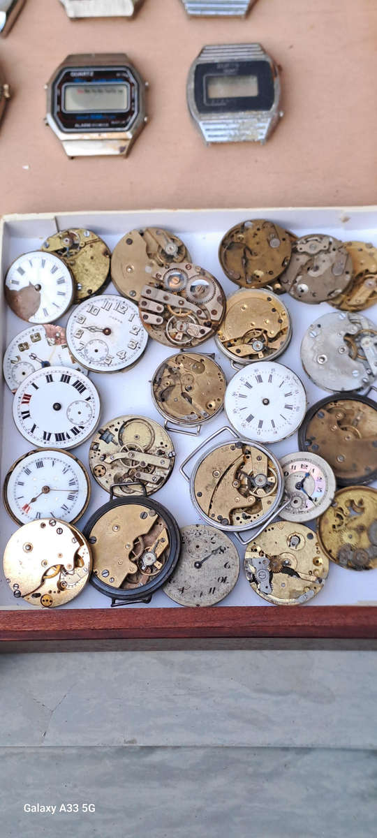 Draw 37 full of vintage watch movements