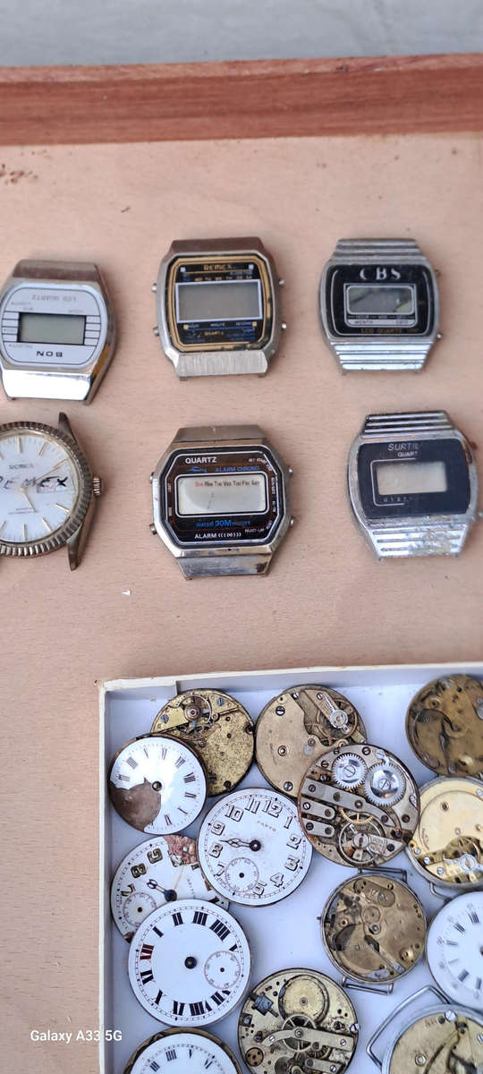 Draw 37 full of vintage watch movements