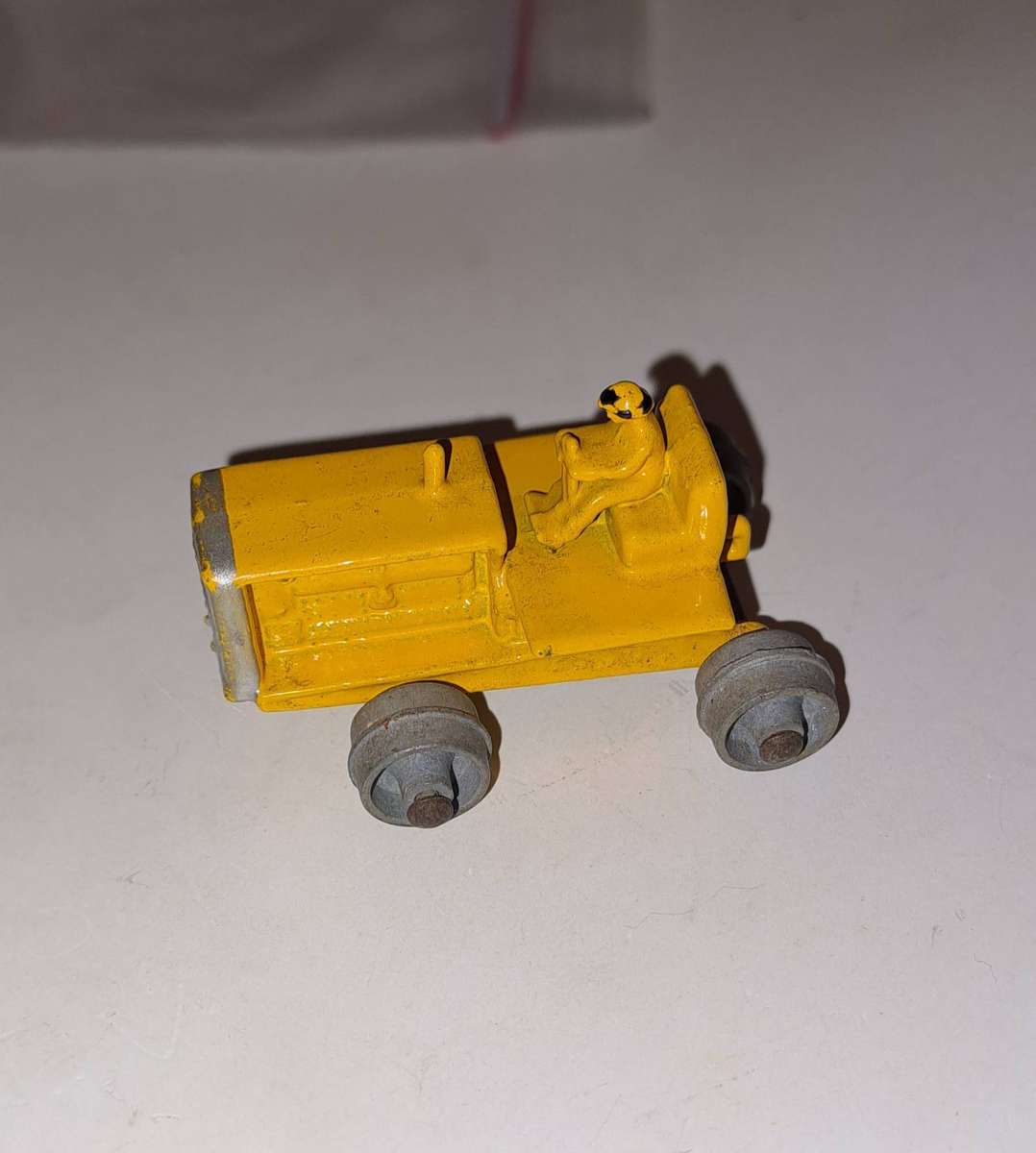 Lesney Matchbox 8B tractor caterpillar metal wheels still nice