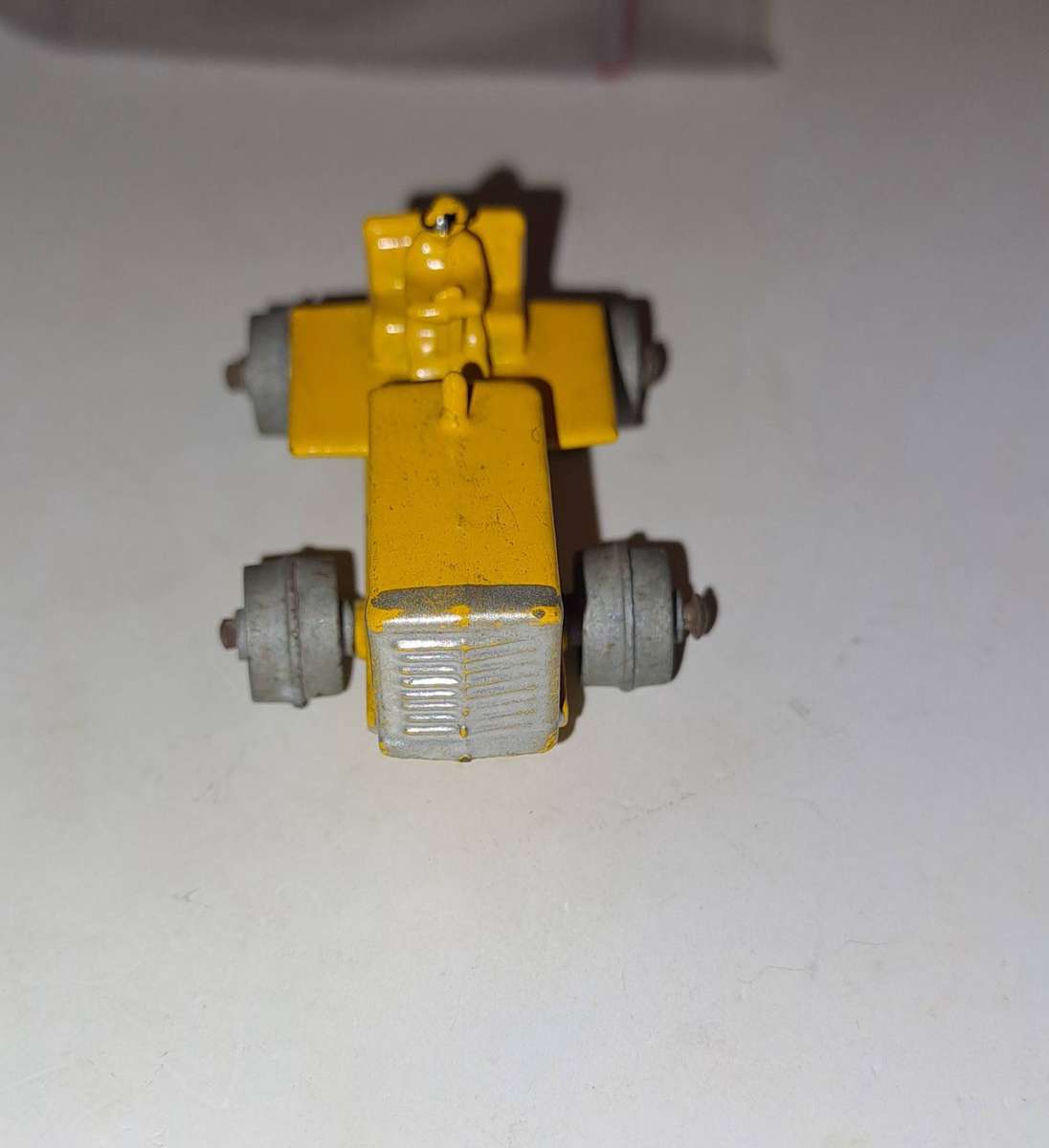 Lesney Matchbox 8B tractor caterpillar metal wheels still nice