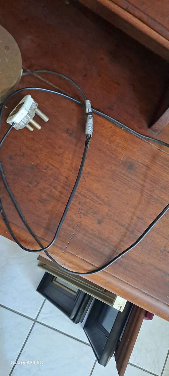 Vintage green shade and brass bankers table lamp working