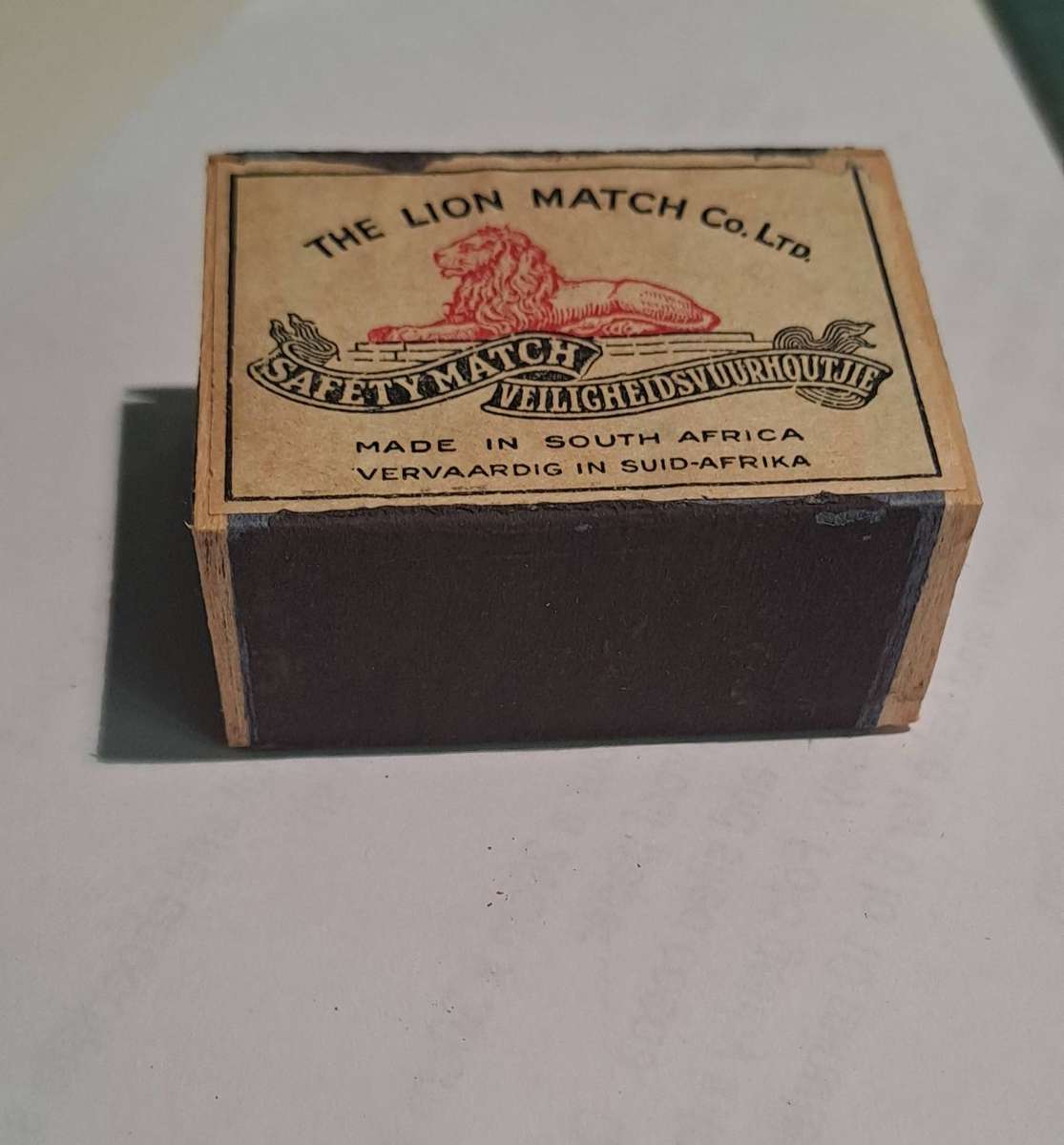 new and unused 1938 Lion wood match box full