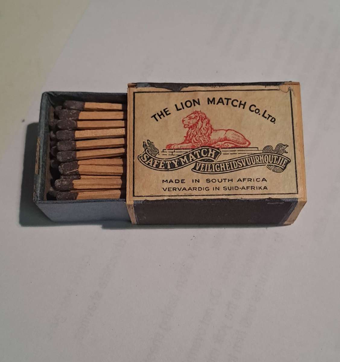 new and unused 1938 Lion wood match box full