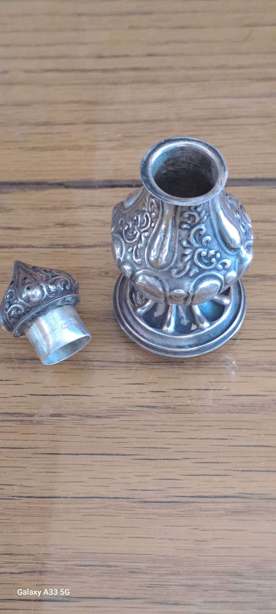Birmingham Silver 1904 S.Glass 1900-1912 salt/pepper shaker