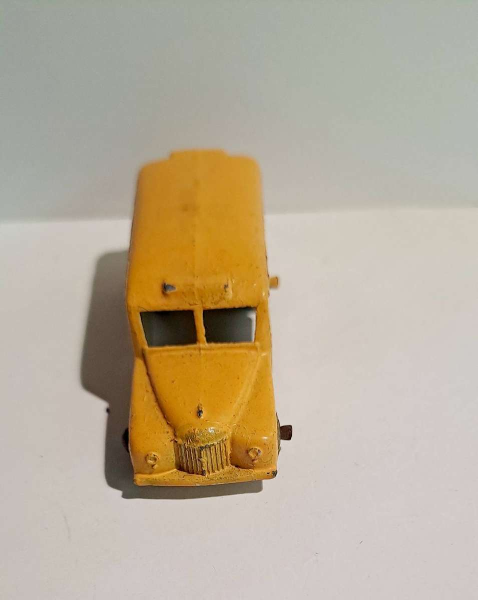 Lesney Matchbox No 14b Ambulance re sprayed