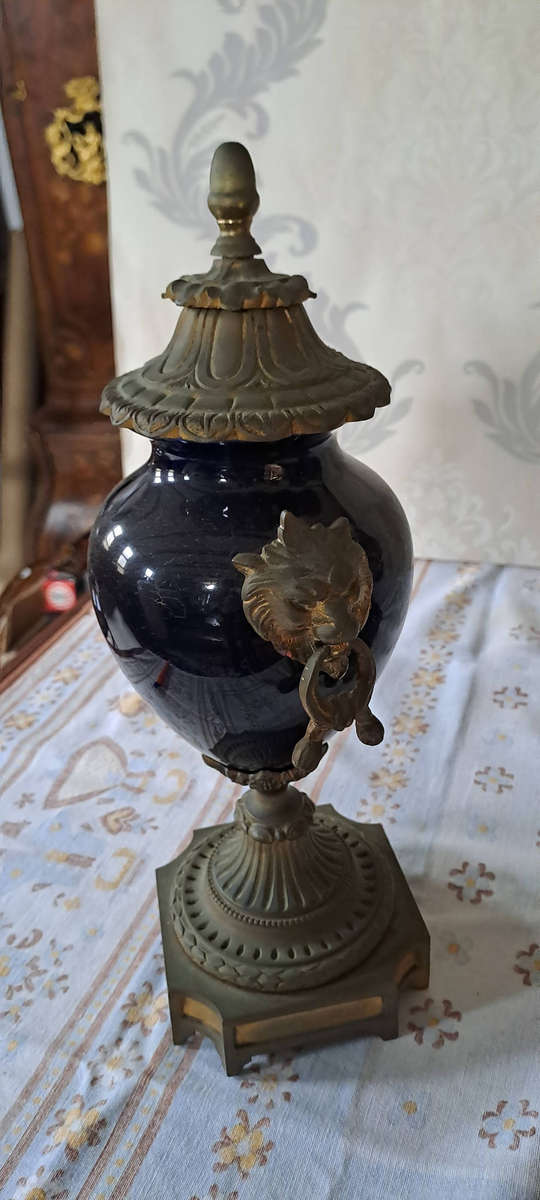 French Japy Feres triptych / garniture clock with 2 flanking urns