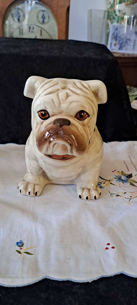 English sitting Bulldog figurine 18 cm tall ceramic