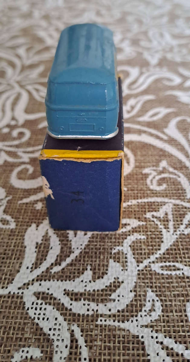 Lesney Matchbox no 34 Volkswagen microvan in original box
